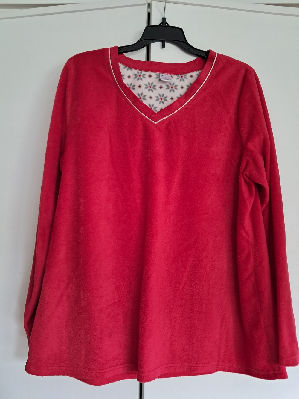 Liz Claiborne Red V-Neck Plush Fleece Pullover